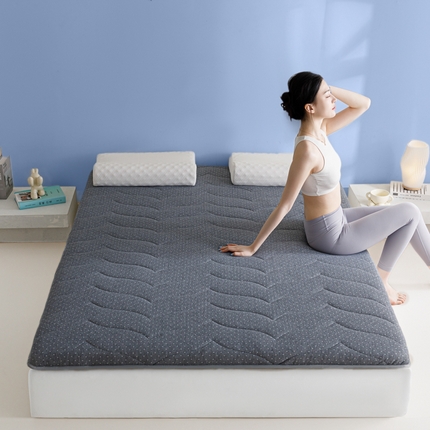 91家纺网 家纺一手货源 找家纺 东宇床垫 2024新款A类针织护脊乳胶床垫-单边款-大床 星空-灰（5公分）