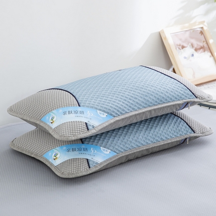 91家纺网 家纺一手货源 找家纺 （总）梦叶草 2024新款凉感丝刺绣养生双拼华夫格凉豆豆茶香枕芯