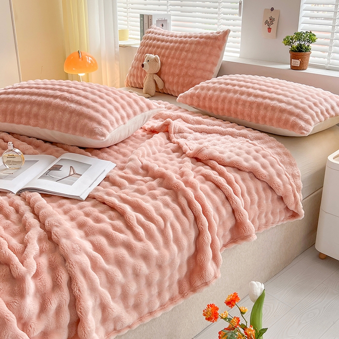 91家纺网 家纺一手货源 找家纺 芸锦豪 2024新款仿兔毛泡泡绒毛毯-卷边款毛毯 樱花粉-卷边