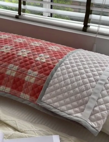 91家纺网 家纺一手货源 找家纺 爱港家纺 2024新款全棉水洗色织绗缝双人长枕巾 情侣款枕套 防滑枕巾 大加州-橙