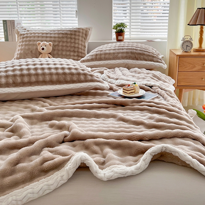 91家纺网 家纺一手货源 找家纺 芸锦豪 2024新款仿兔毛泡泡绒毛毯-包边款毛毯 浅驼-包边款