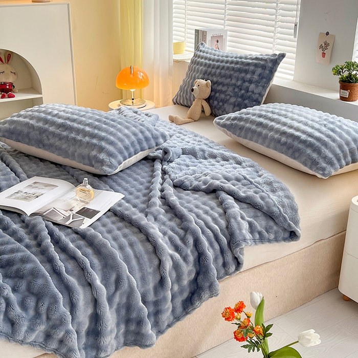 91家纺网 家纺一手货源 找家纺 芸锦豪 2024新款仿兔毛泡泡绒毛毯-卷边款毛毯 湖蓝-卷边