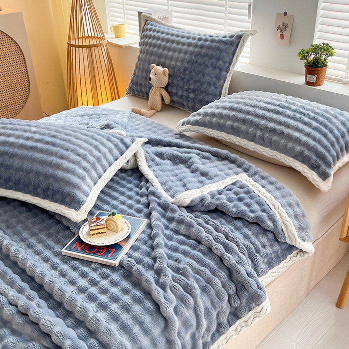 91家纺网 家纺一手货源 找家纺 芸锦豪 2024新款仿兔毛泡泡绒毛毯-包边款毛毯 湖蓝-包边款