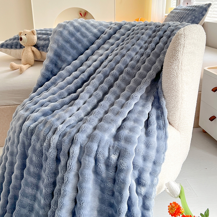 91家纺网 家纺一手货源 找家纺 芸锦豪 2024新款仿兔毛泡泡绒毛毯-卷边款毛毯 湖蓝-卷边