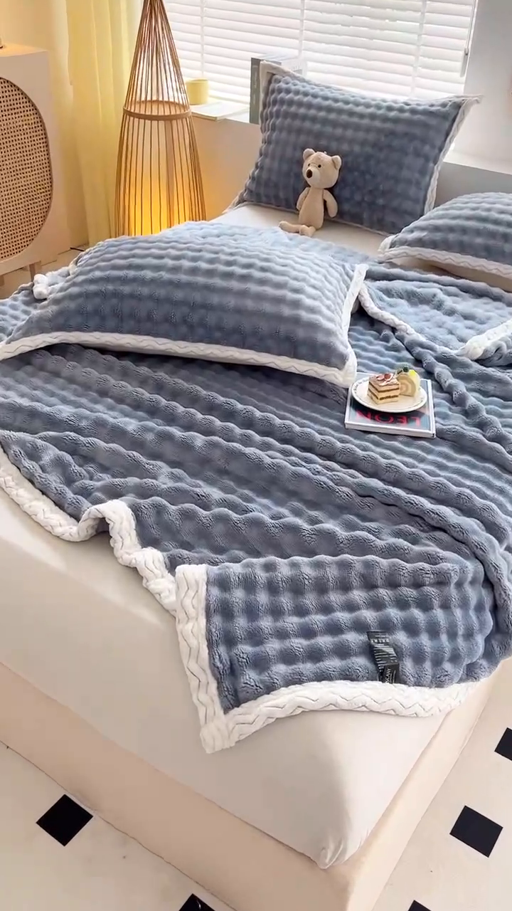 91家纺网 家纺一手货源 找家纺 芸锦豪 2024新款仿兔毛泡泡绒毛毯-包边款毛毯 湖蓝-包边款