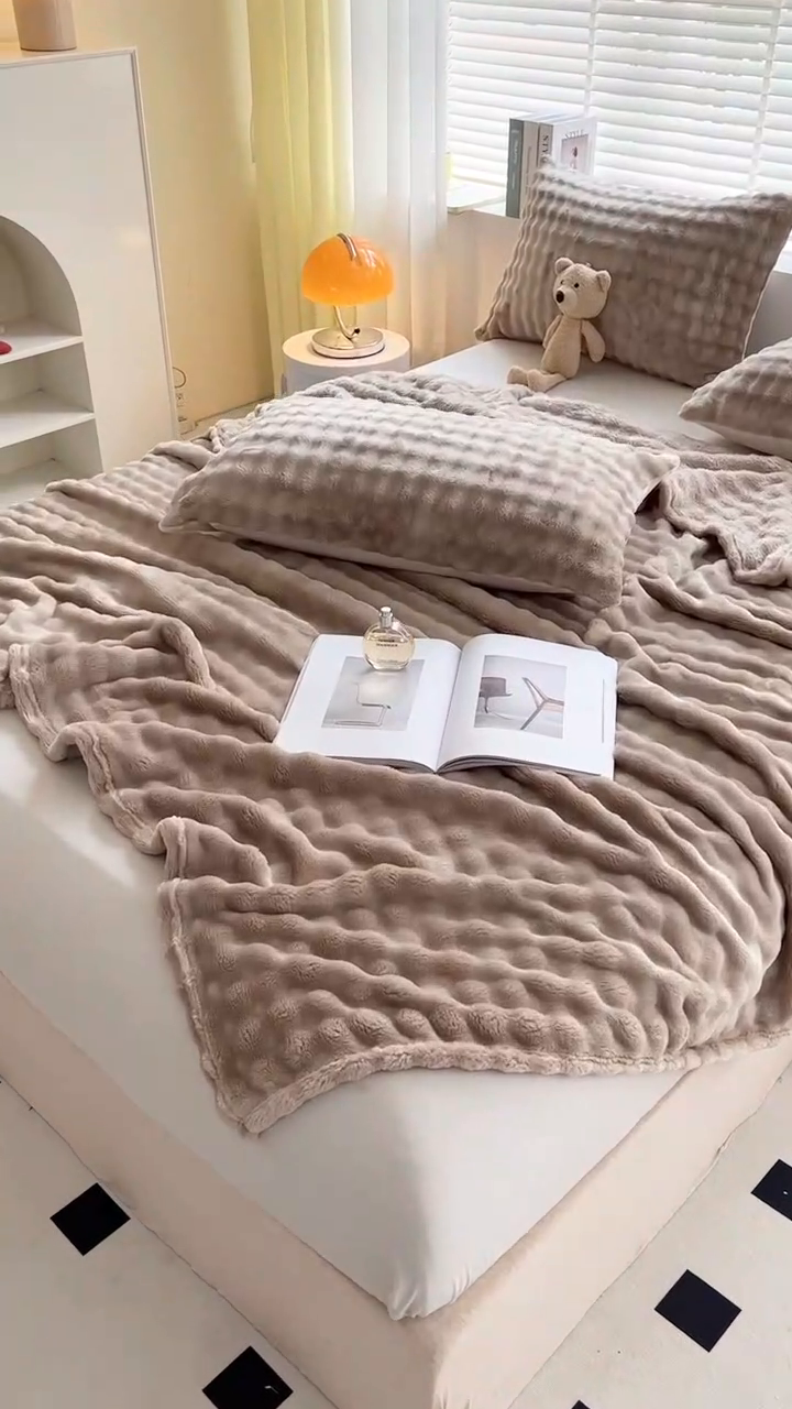 91家纺网 家纺一手货源 找家纺 芸锦豪 2024新款仿兔毛泡泡绒毛毯-卷边款毛毯 浅驼-卷边