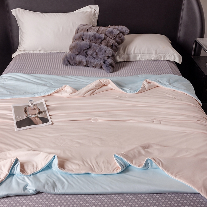 91家纺网 家纺一手货源 找家纺 小芽 2024新款凉感丝夏被 藕粉+浅蓝