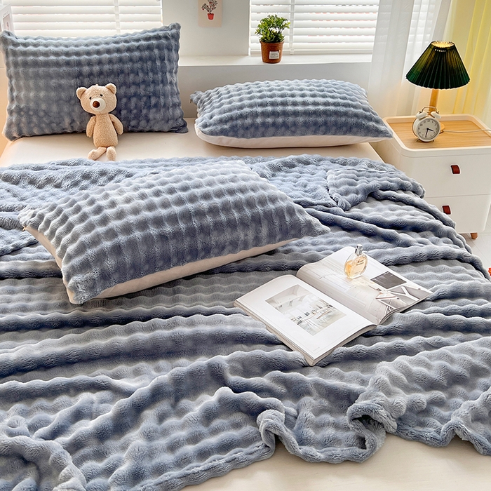 91家纺网 家纺一手货源 找家纺 芸锦豪 2024新款仿兔毛泡泡绒毛毯-卷边款毛毯 湖蓝-卷边