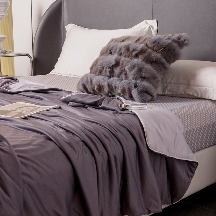 91家纺网 家纺一手货源 找家纺 小芽 2024新款凉感丝夏被 深灰+浅灰