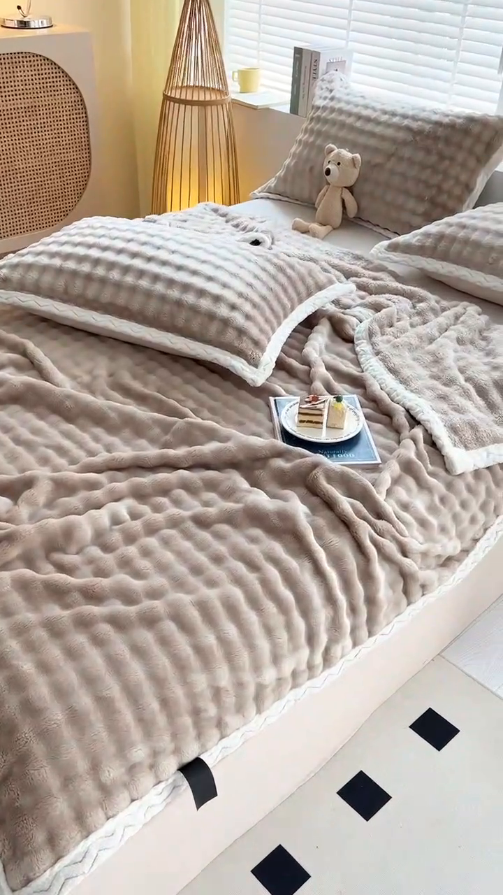 91家纺网 家纺一手货源 找家纺 芸锦豪 2024新款仿兔毛泡泡绒毛毯-包边款毛毯 浅驼-包边款