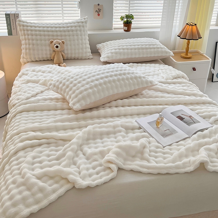 91家纺网 家纺一手货源 找家纺 芸锦豪 2024新款仿兔毛泡泡绒毛毯-卷边款毛毯 米白-卷边