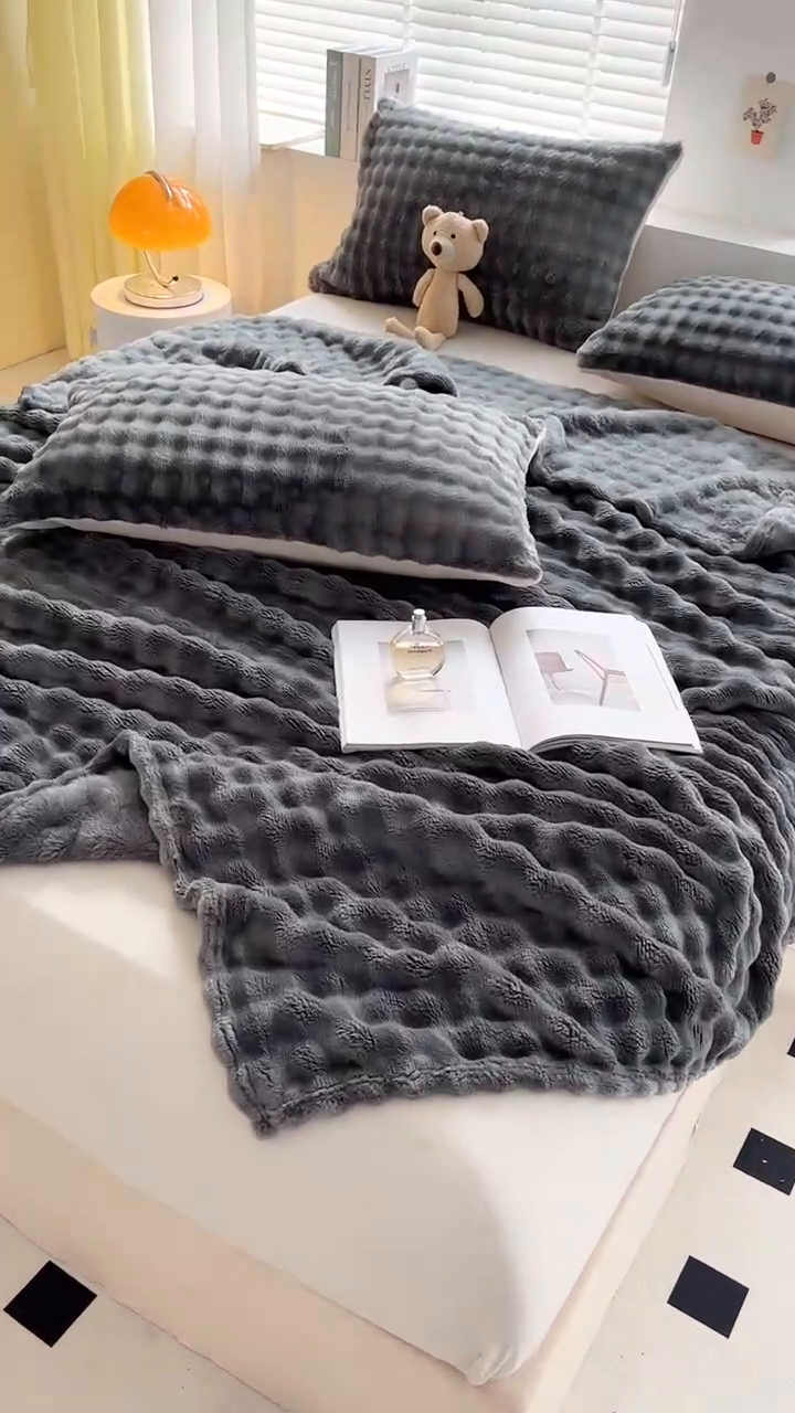 91家纺网 家纺一手货源 找家纺 芸锦豪 2024新款仿兔毛泡泡绒毛毯-卷边款毛毯 深灰-卷边