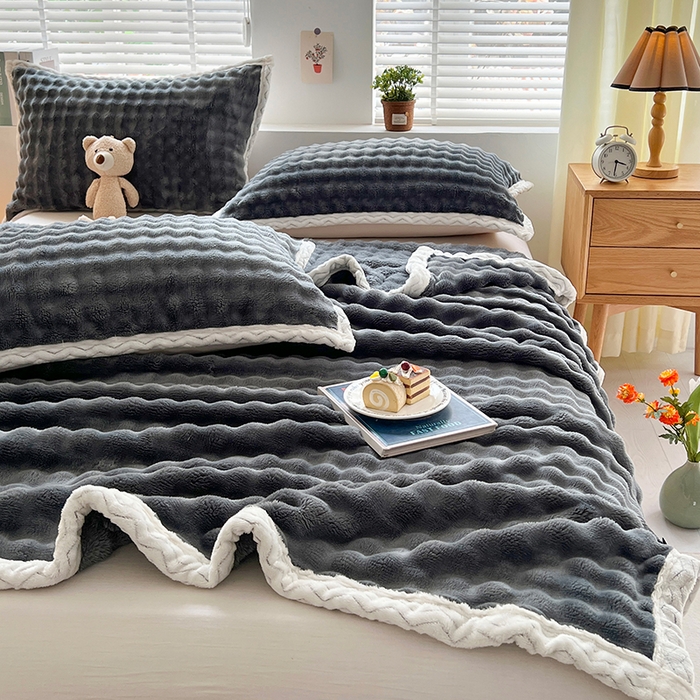 91家纺网 家纺一手货源 找家纺 芸锦豪 2024新款仿兔毛泡泡绒毛毯-包边款毛毯 深灰-包边款