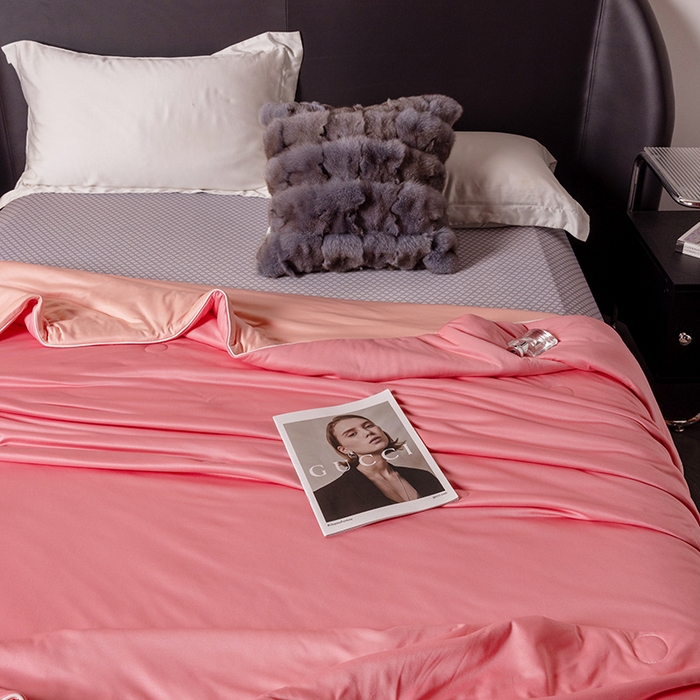 91家纺网 家纺一手货源 找家纺 小芽 2024新款凉感丝夏被 玫红+玉色