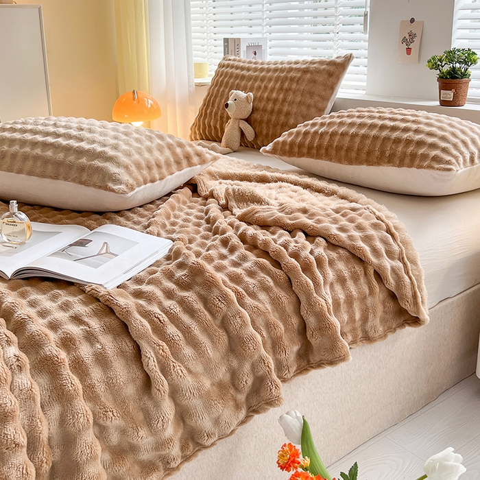 91家纺网 家纺一手货源 找家纺 芸锦豪 2024新款仿兔毛泡泡绒毛毯-卷边款毛毯 咖色-卷边