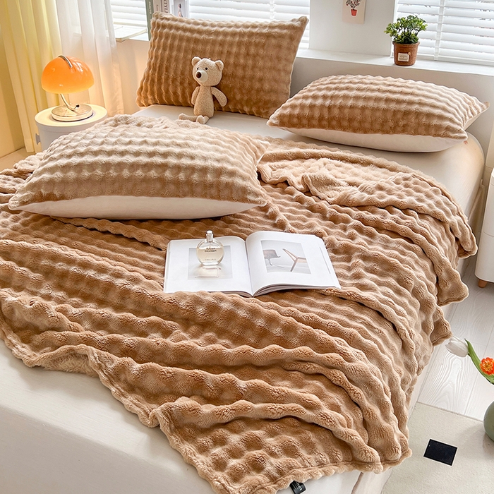 91家纺网 家纺一手货源 找家纺 芸锦豪 2024新款仿兔毛泡泡绒毛毯-卷边款毛毯 咖色-卷边