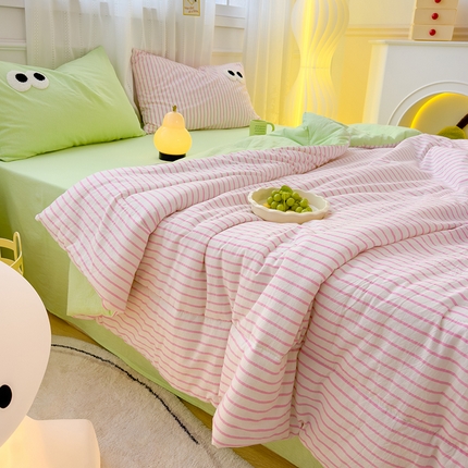 91家纺网 家纺一手货源 找家纺 颜选 2024新款热款大眼睛夏被单品夏被四件套 粉条纹