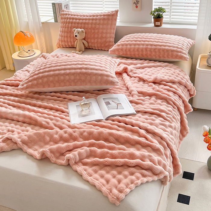 91家纺网 家纺一手货源 找家纺 芸锦豪 2024新款仿兔毛泡泡绒毛毯-卷边款毛毯 樱花粉-卷边