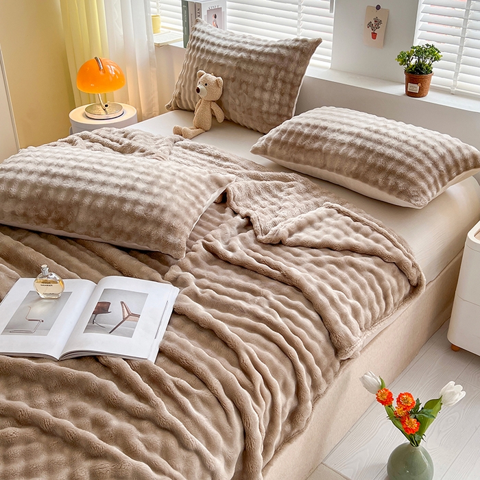 91家纺网 家纺一手货源 找家纺 芸锦豪 2024新款仿兔毛泡泡绒毛毯-卷边款毛毯 浅驼-卷边