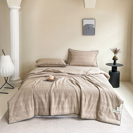 91家纺网 家纺一手货源 找家纺 一加一 2025新款全棉色织水洗棉水波纹提花大豆夏被 水波纹-浅灰