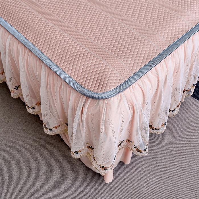 91家纺网 家纺一手货源 找家纺 恒爱家纺 2024新款倾国倾城系列冰豆豆凉感床裙款 豆沙