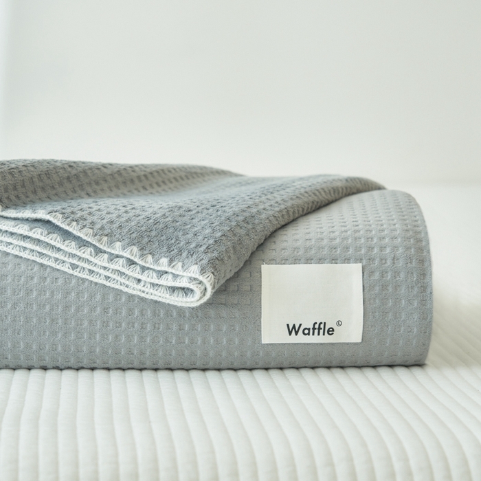 91家纺网 家纺一手货源 找家纺 艾佳 2025新款多功能午睡毯空调毯秋冬床单床盖华夫格双层复合四季毯 米灰