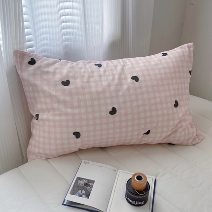 91家纺网 家纺一手货源 找家纺 桃子家居 2024新款A类纯棉水洗棉毛巾绣奶油少女甜心系列学生单枕套 水洗棉爱心单枕套粉黑