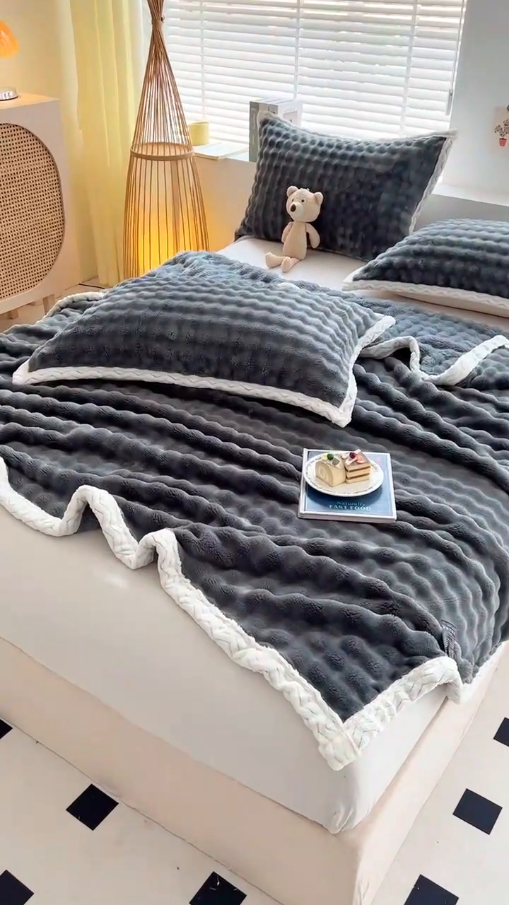 91家纺网 家纺一手货源 找家纺 芸锦豪 2024新款仿兔毛泡泡绒毛毯-包边款毛毯 深灰-包边款