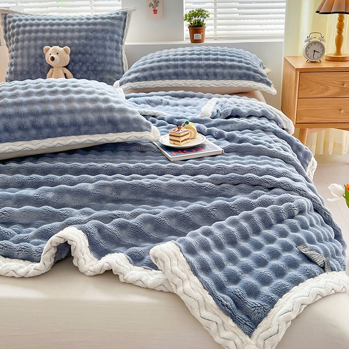 91家纺网 家纺一手货源 找家纺 芸锦豪 2024新款仿兔毛泡泡绒毛毯-包边款毛毯 湖蓝-包边款