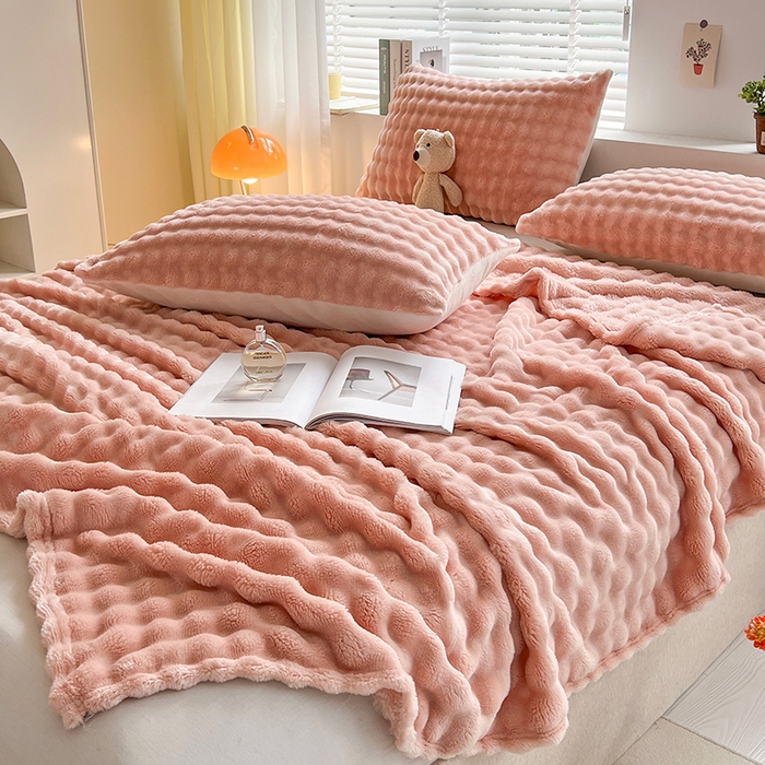 91家纺网 家纺一手货源 找家纺 芸锦豪 2024新款仿兔毛泡泡绒毛毯-卷边款毛毯 樱花粉-卷边