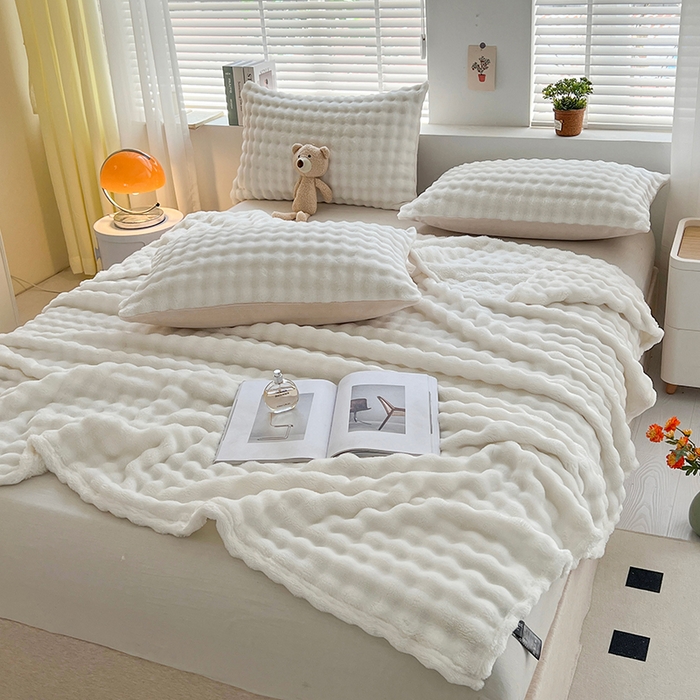 91家纺网 家纺一手货源 找家纺 芸锦豪 2024新款仿兔毛泡泡绒毛毯-卷边款毛毯 米白-卷边