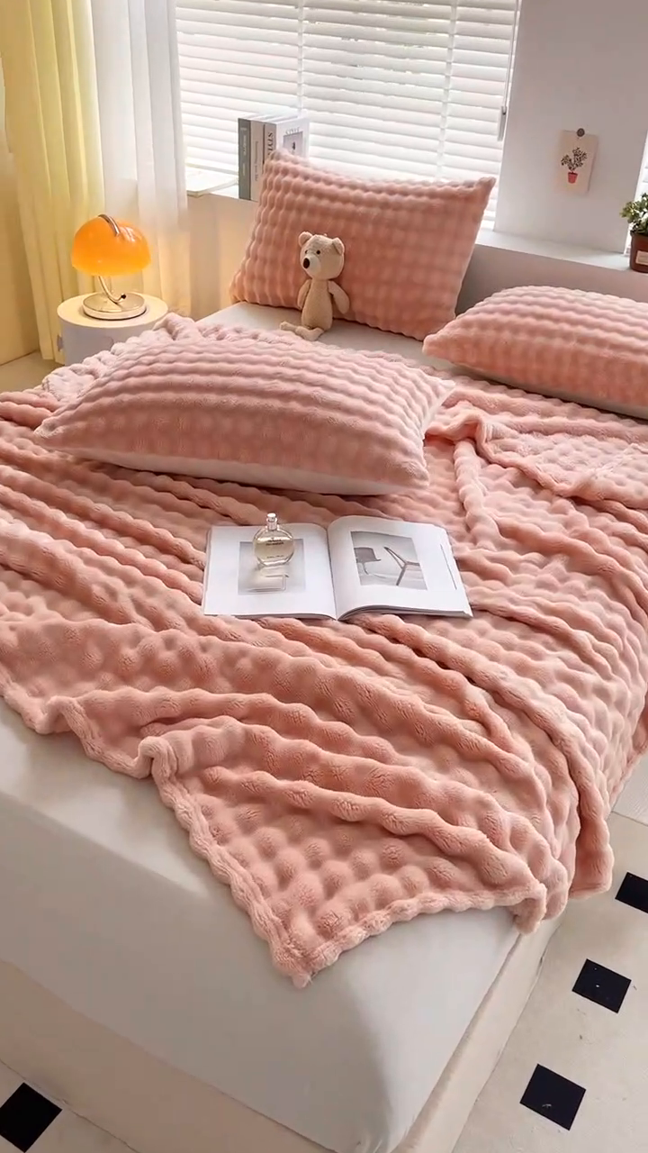 91家纺网 家纺一手货源 找家纺 芸锦豪 2024新款仿兔毛泡泡绒毛毯-卷边款毛毯 樱花粉-卷边