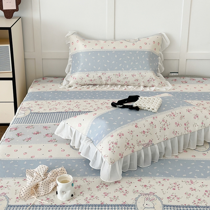 91家纺网 家纺一手货源 找家纺 昔可家纺 2024新款A类900D仙仙雪纺床裙冰丝席 蕾丝草莓兔