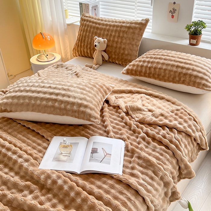 91家纺网 家纺一手货源 找家纺 芸锦豪 2024新款仿兔毛泡泡绒毛毯-卷边款毛毯 咖色-卷边