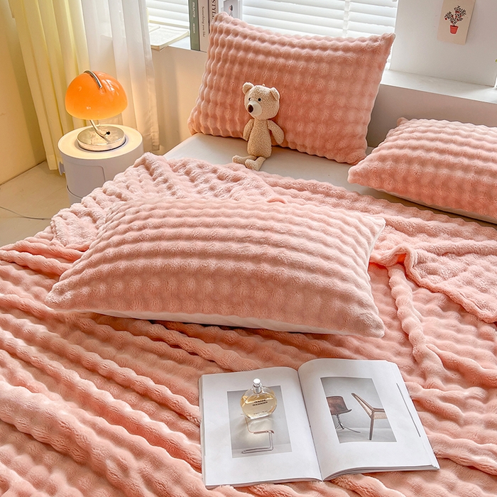 91家纺网 家纺一手货源 找家纺 芸锦豪 2024新款仿兔毛泡泡绒毛毯-卷边款毛毯 樱花粉-卷边