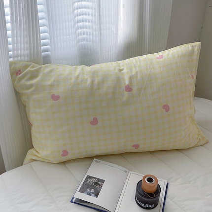 91家纺网 家纺一手货源 找家纺 桃子家居 2024新款A类纯棉水洗棉毛巾绣奶油少女甜心系列学生单枕套 水洗棉爱心单枕套黄粉