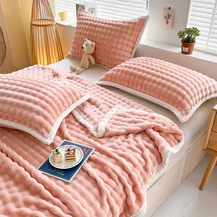 91家纺网 家纺一手货源 找家纺 芸锦豪 2024新款仿兔毛泡泡绒毛毯-包边款毛毯 樱花粉-包边款