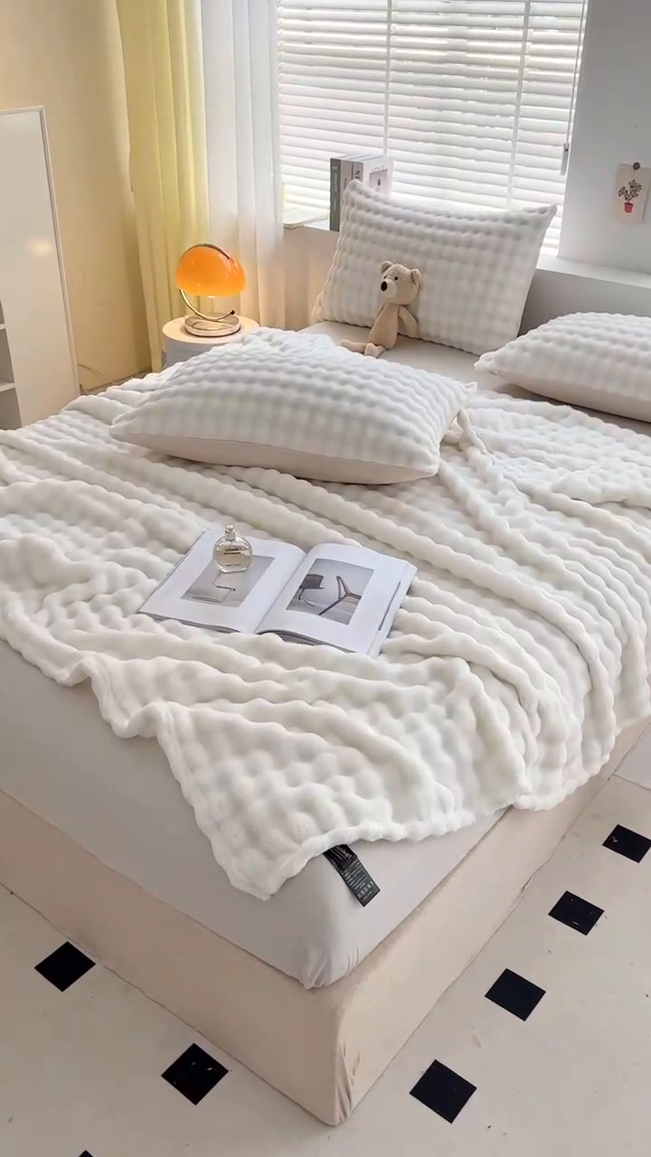 91家纺网 家纺一手货源 找家纺 芸锦豪 2024新款仿兔毛泡泡绒毛毯-卷边款毛毯 米白-卷边