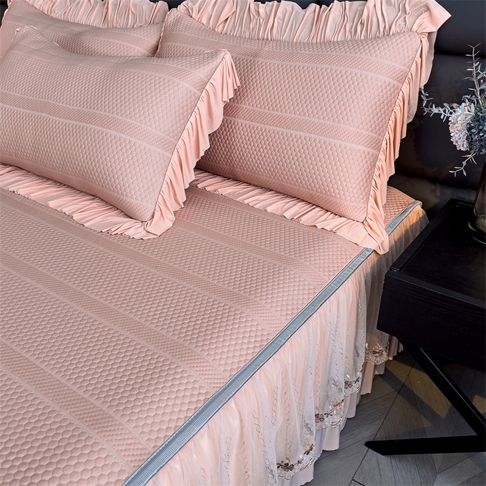 91家纺网 家纺一手货源 找家纺 恒爱家纺 2024新款倾国倾城系列冰豆豆凉感床裙款 豆沙