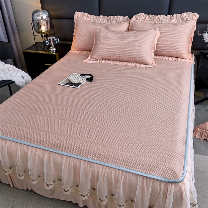 91家纺网 家纺一手货源 找家纺 恒爱家纺 2024新款倾国倾城系列冰豆豆凉感床裙款 豆沙