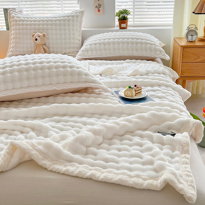 91家纺网 家纺一手货源 找家纺 芸锦豪 2024新款仿兔毛泡泡绒毛毯-包边款毛毯 米白-包边款