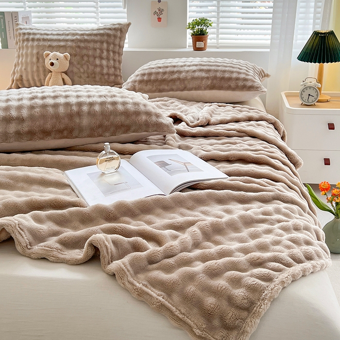 91家纺网 家纺一手货源 找家纺 芸锦豪 2024新款仿兔毛泡泡绒毛毯-卷边款毛毯 浅驼-卷边