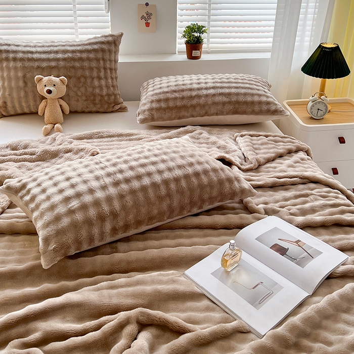 91家纺网 家纺一手货源 找家纺 芸锦豪 2024新款仿兔毛泡泡绒毛毯-卷边款毛毯 浅驼-卷边