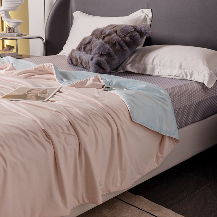 91家纺网 家纺一手货源 找家纺 小芽 2024新款凉感丝夏被 藕粉+浅蓝