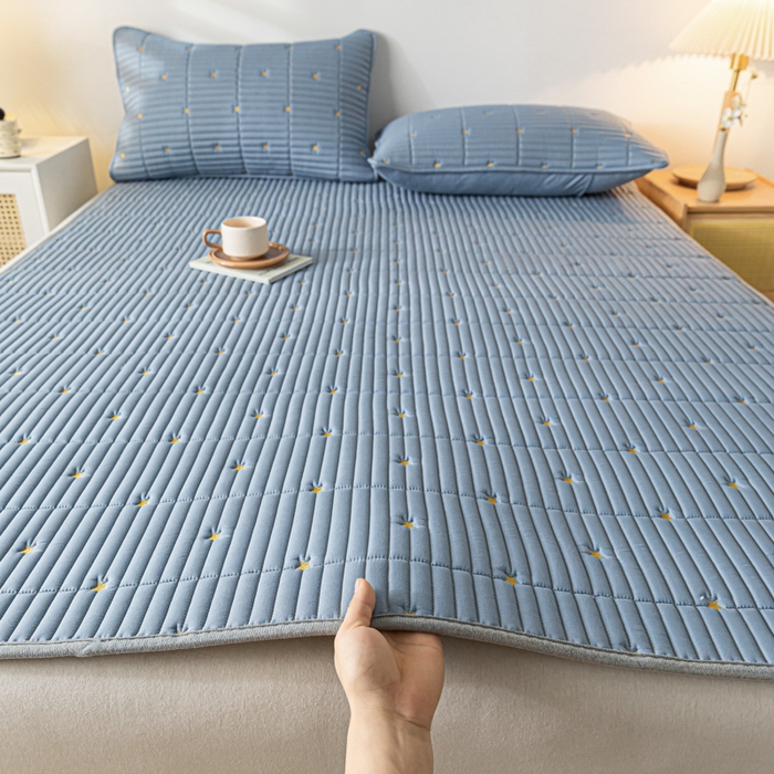 91家纺网 家纺一手货源 找家纺 鑫钰 2024新款1公分厚乳胶床垫薄款席梦思保护垫床护垫-星愿 乳胶床褥-星愿-风铃蓝