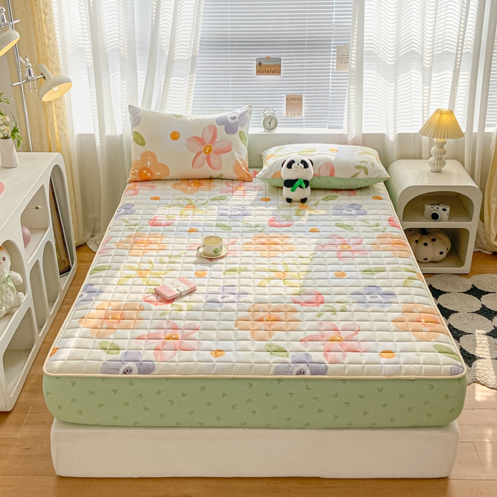 91家纺网 家纺一手货源 找家纺 鑫钰 2024新款全棉印花大豆夹棉床笠床垫保护罩 草莓仙子