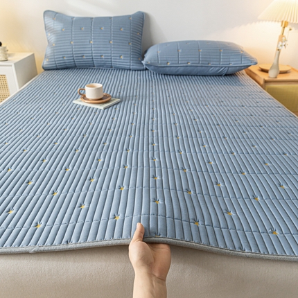 91家纺网 家纺一手货源 找家纺 鑫钰 2024新款1公分厚乳胶床垫薄款席梦思保护垫床护垫-星愿 乳胶床褥-星愿-风铃蓝