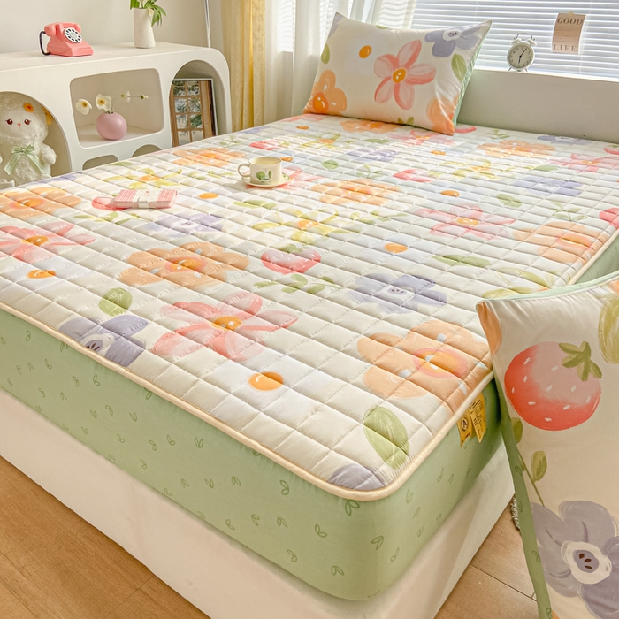 91家纺网 家纺一手货源 找家纺 鑫钰 2024新款全棉印花大豆夹棉床笠床垫保护罩 草莓仙子