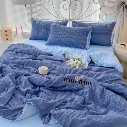 91家纺网 家纺一手货源 找家纺 （总）灰鲸 2025新款泡泡纱miumin四叶草刺绣夏被四件套