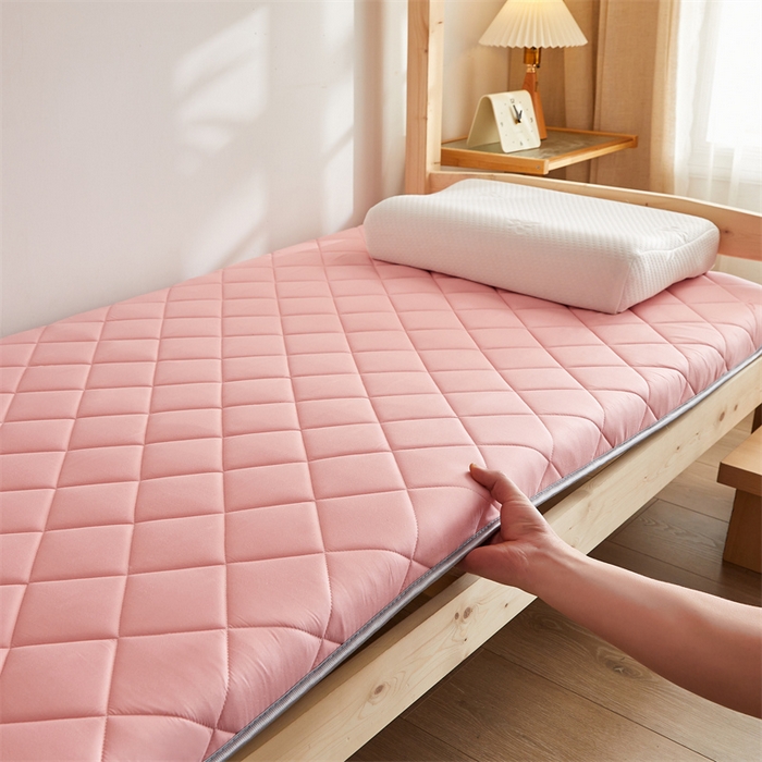 91家纺网 家纺一手货源 找家纺 寐珂 2025新款水洗棉大豆床垫 学生款 梦幻粉